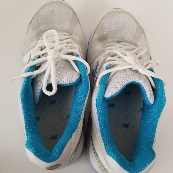 New Balance 1540v2 Athletic Running Sneakers Size 8 White with Blue Bell - Picture 2 of 11